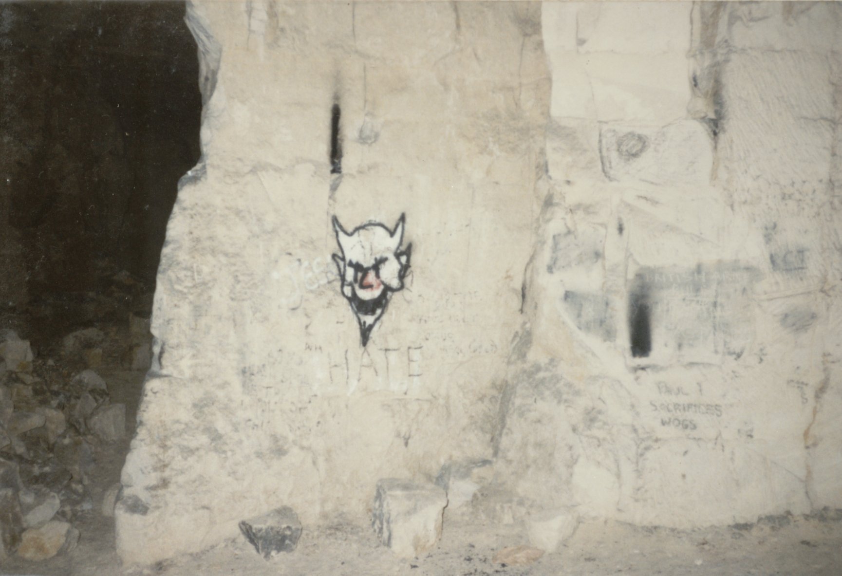 Zoom in DevilsChamber1.jpg