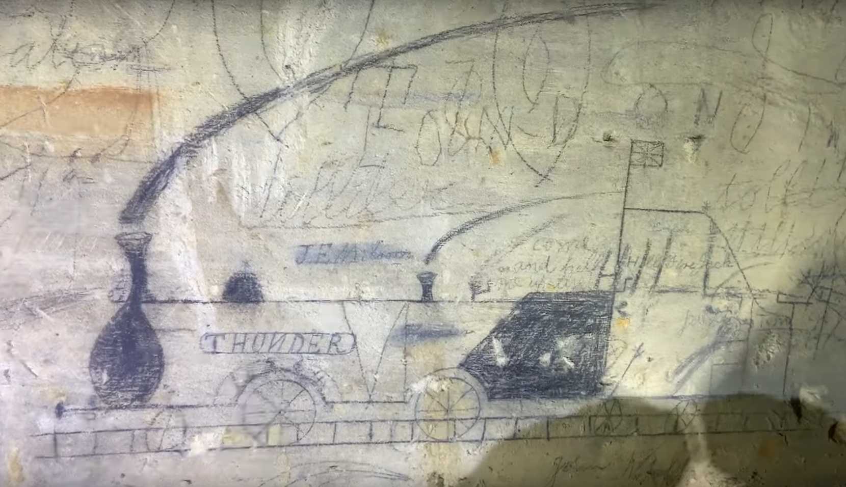 Zoom in Thunder2.jpg