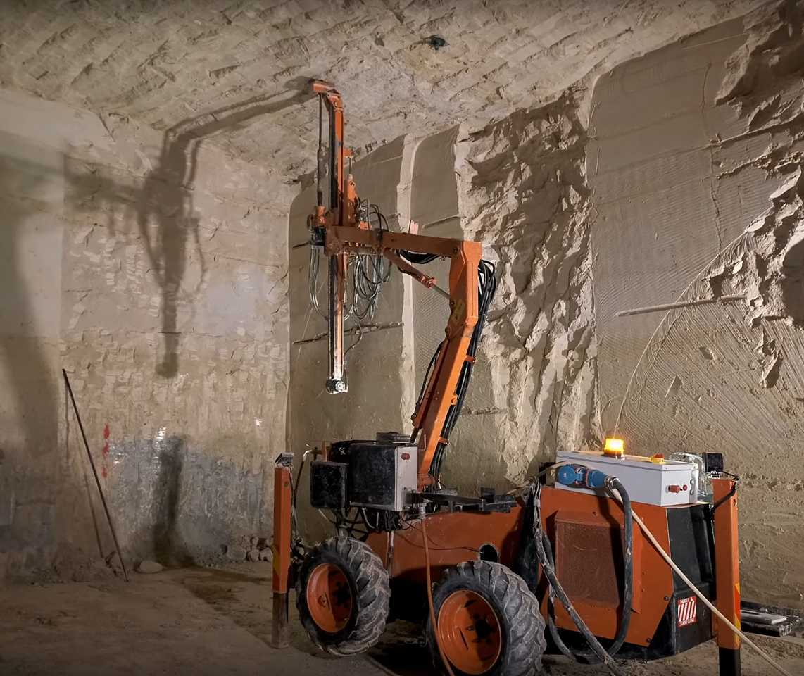 Zoom in Bolting Roof.jpg